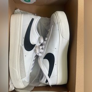 NIB Nike Blazer Low Platform